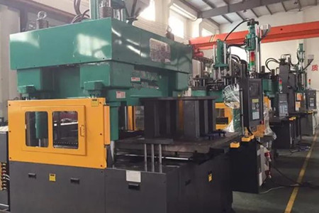 伺服節(jié)能精密注塑機多少錢一臺？至少3萬元以上！